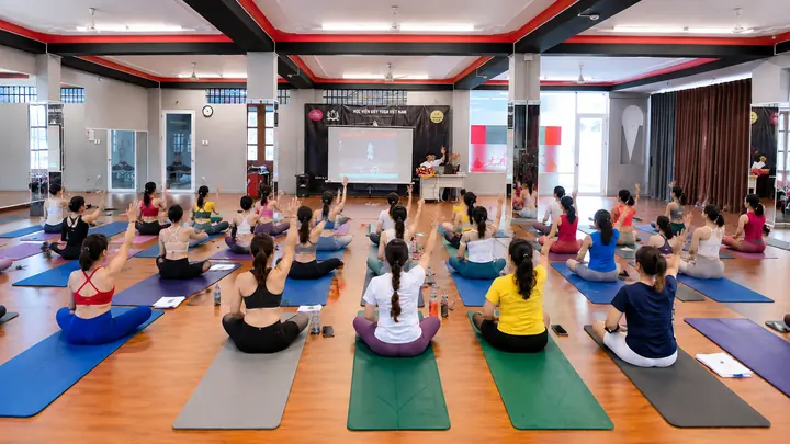 Lớp Yoga do Nguyễn Đức Trung giảng dạy